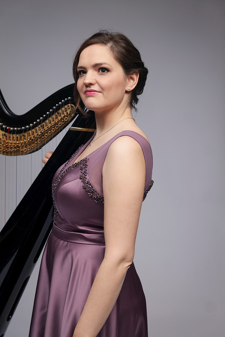 Jelena Engelhardt Harfenistin mit Harfe
